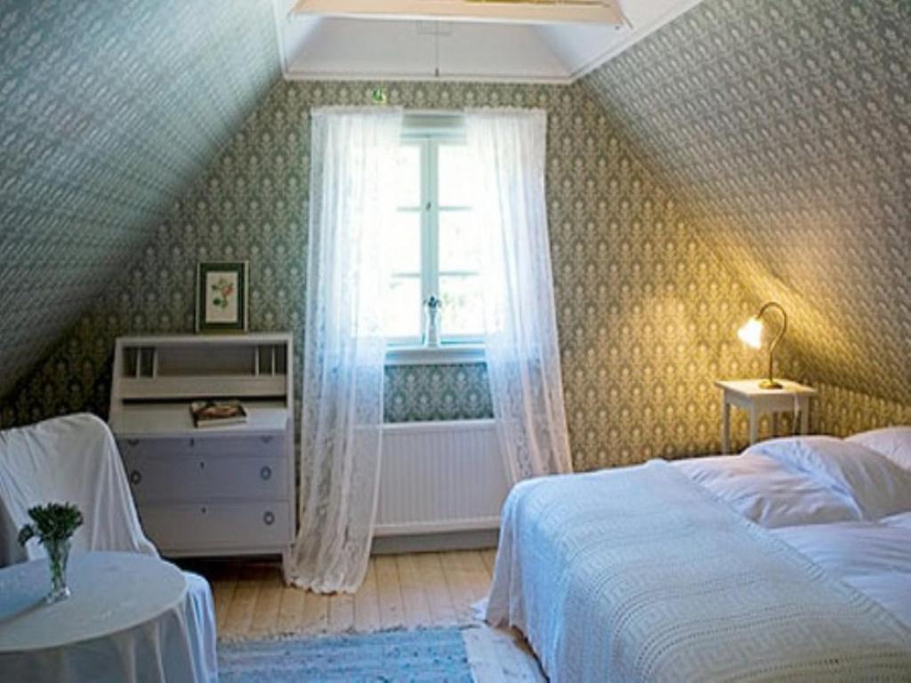 Vildrosor & Hoens Hagstad Room photo