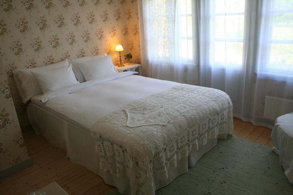 Vildrosor & Hoens Hagstad Room photo