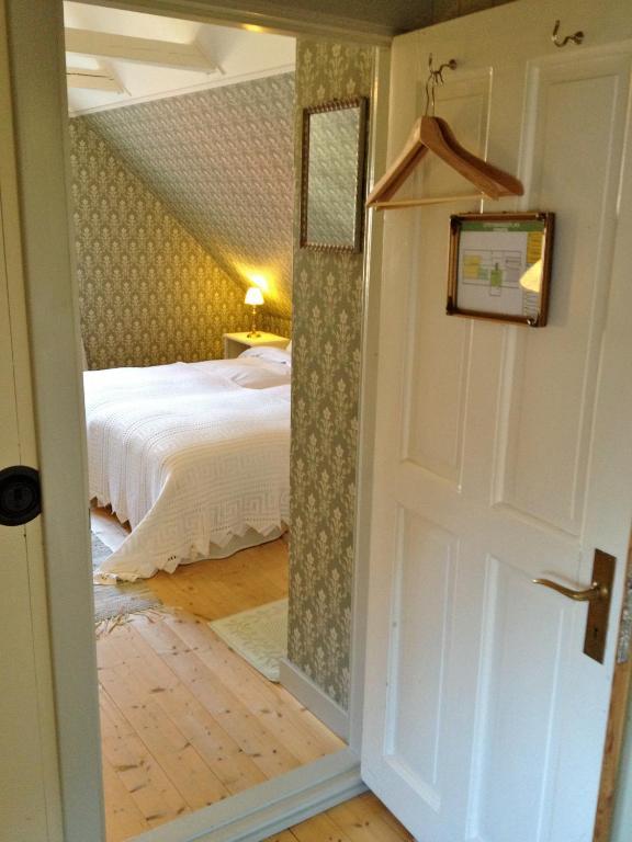 Vildrosor & Hoens Hagstad Room photo
